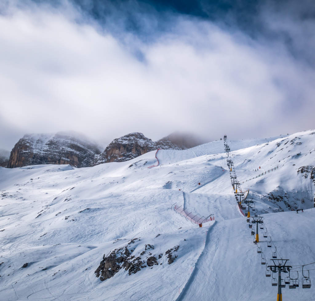 Ski lift goes up to the foggy top of the moutain.