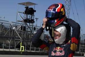 Formula One F1 - U.S. Grand Prix - Circuit of the Americas, Austin, Texas, U.S., 22/10/16. Toro Rosso's Daniil Kvyat of Russia takes off his helmet in pit lane as he participates in the third practice session. REUTERS/Adrees Latif