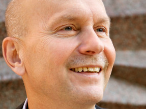 SMS-arbetsgivarnas chef, Almegas vd Jonas Milton, har samma svar på alla frågor. Avreglera, privatisera och sänk lönerna. Foto Almega