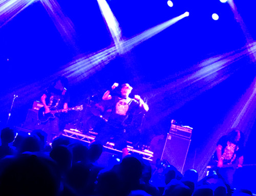 Mitch, Danny, Barney och Shane går bananas på största scenen.