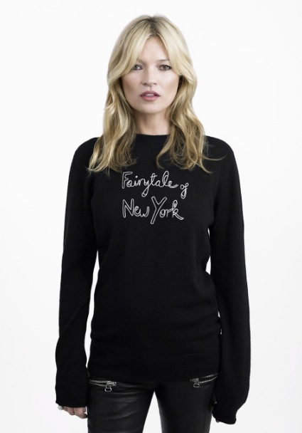 Kate Moss myser med nyttig tröja