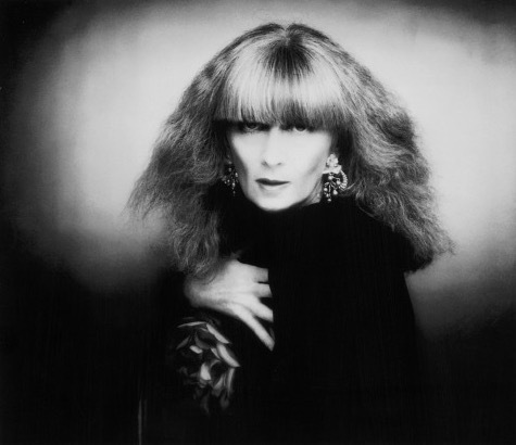 Sonia Rykiel startade sitt modehus 1962. Och hon blev snabbt känd för sina stickade kläder ofta i randigt utförande.