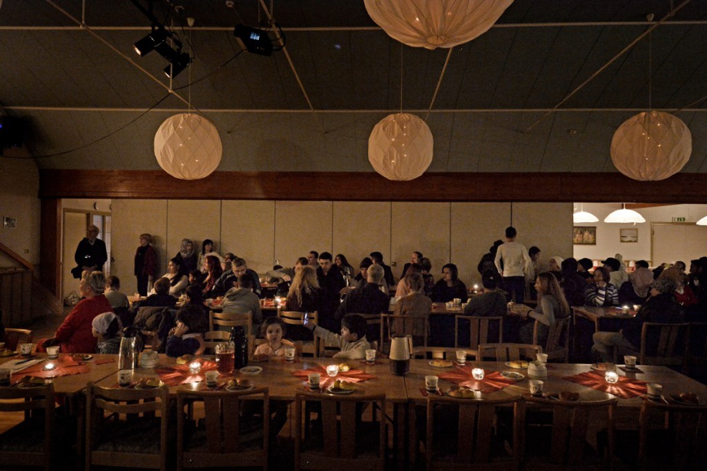 Dukade julbord i bygdegården. Foto: Stefan Mattsson.