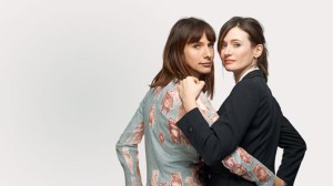 Dolly Wells och Emily Mortimer. Foto: Sky Living.