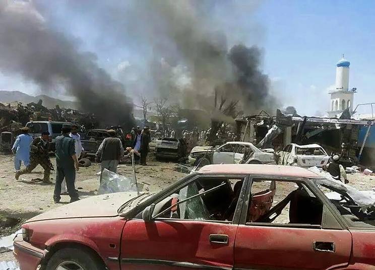 Juli 2014. 89 personer, mestadels kvinnor och barn, dödas i en självmordsattack i östra Afghanistan. Foto: AFP