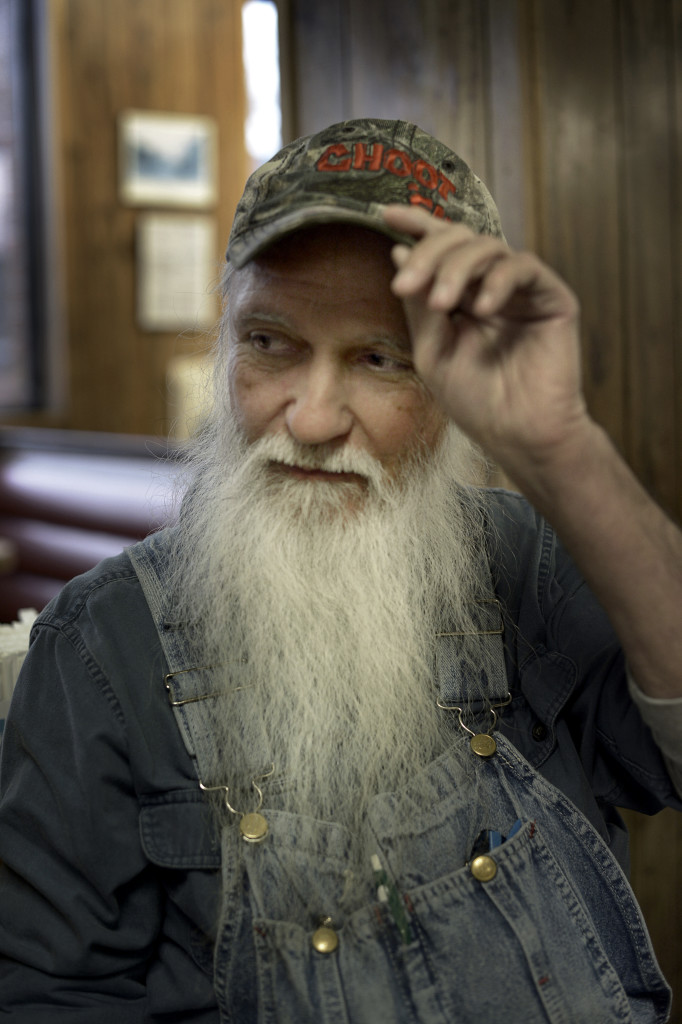 foto : urb : i easley, en liten stad i pickens, det mest republikanska lnet i south carolina finns joe«s
charlie och hans vnner r snarare moderna cowboys som frenas i sin misstro mot etablissemanget, mot vrlden (man respekterar inte usa som man brukade...
foto urban andersson