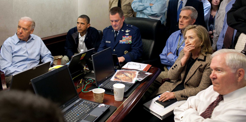 ap foto : pete souza : file - in this may 1, 2011 image released by the white house and digitally altered by the source to diffuse the paper in front of secretary of state hillary rodham clinton, president barack obama and vice president joe biden, along with with members of the national security team, receive an update on the mission against osama bin laden in the situation room of the white house in washington. (pete souza/the white house via ap) ap provides access to this publicly distributed handout photo provided by the white hous campaign 2016 clinton profil automatarkiverad