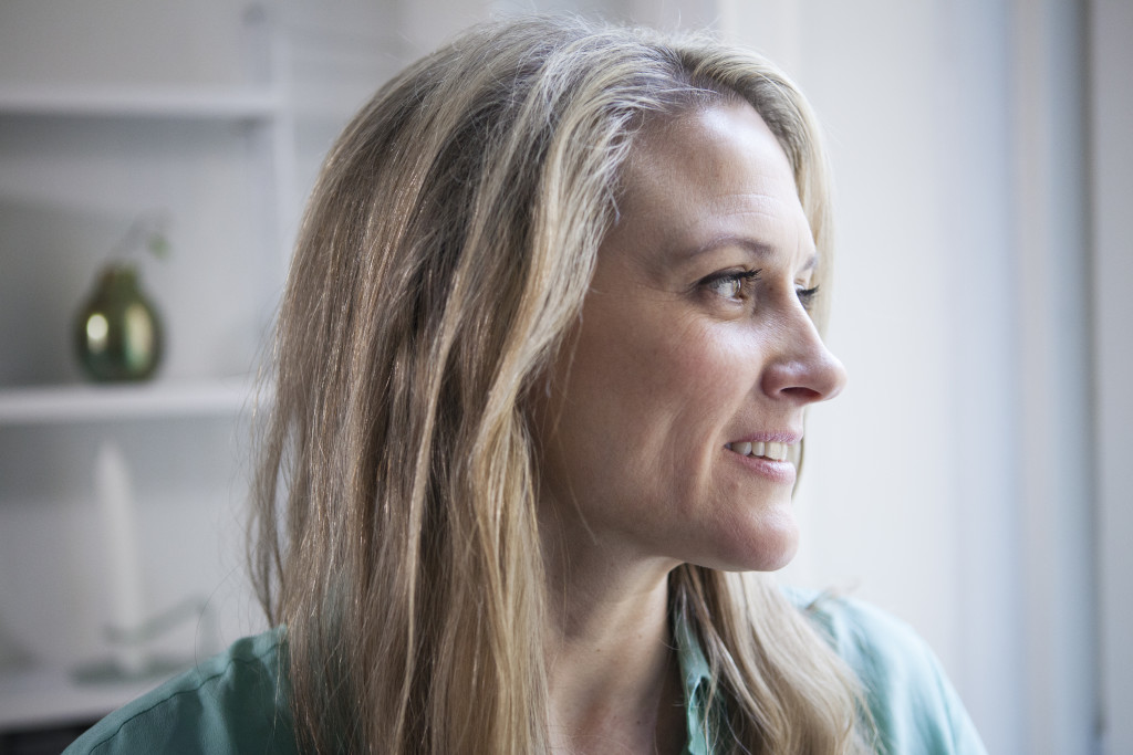 20160215 Stockholm.
Cecilia Uhrenfeldt, 33, om att bo ensam men inte känna sig ensam, utan ha ett rikt
socialt liv.
Foto: Jonas Eng