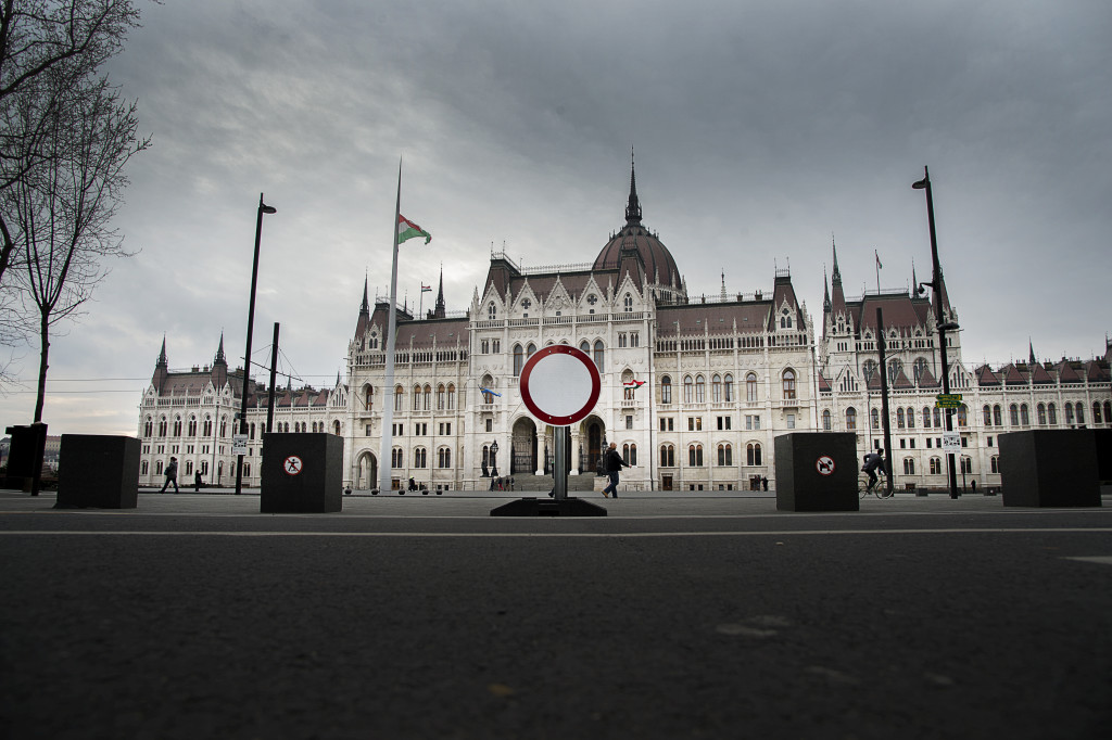 foto : all : sverigedemokraternas fnster. polen och ungern.