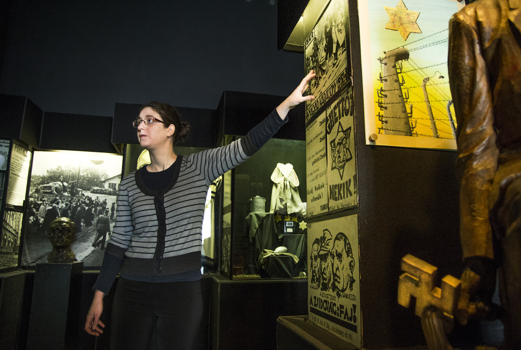 eszter orosz stora synagogans musseum foto : all : sverigedemokraternas fnster. polen och ungern.