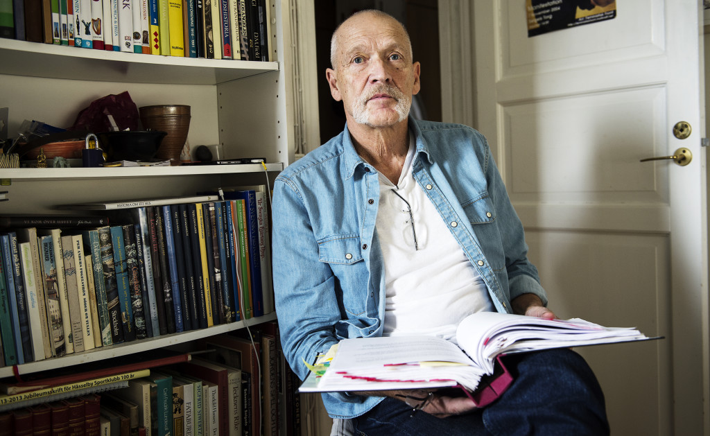 foto : ola axman : 19 februari 2016 stockholm. leif kåvestad berättar om sin kamp mot afa för att få ut sin rätta ersättning för sin arbetsskada och hjälper idag många andra att få rätt ersättning mot afa försäkringar. han menar att afa försäkringar som ägs av lo, tco och näringslivet har satt i system att betala ut för lite pengar till arbetsskadade som förlorar stora pengar under en livstid. foto: ola axman