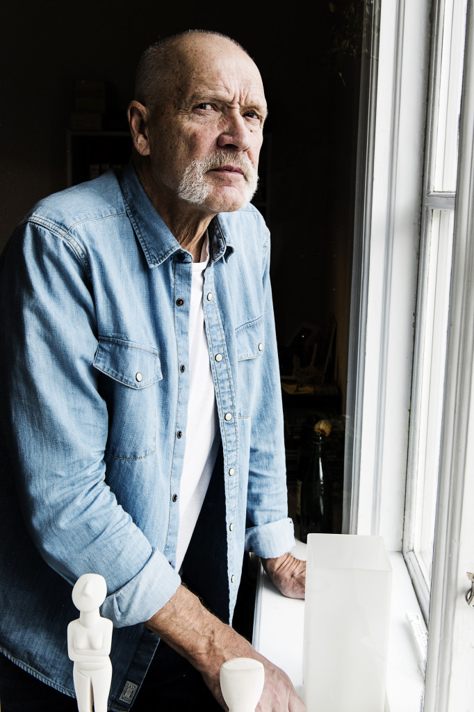 foto : ola axman : 19 februari 2016 stockholm. leif kåvestad berättar om sin kamp mot afa för att få ut sin rätta ersättning för sin arbetsskada och hjälper idag många andra att få rätt ersättning mot afa försäkringar. han menar att afa försäkringar som ägs av lo, tco och näringslivet har satt i system att betala ut för lite pengar till arbetsskadade som förlorar stora pengar under en livstid. foto: ola axman