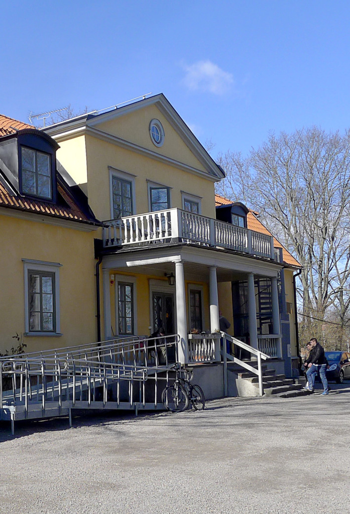 flera rumänska tiggare aftonbladet har varit i kontakt med de senaste månaderna uppger att härbärgets egna anställda köper stulna varor. en del uppges säljas direkt i sverige medan annat skickas till rumänien. foto : urb : trafficking rumänien/sverige foto urban andersson