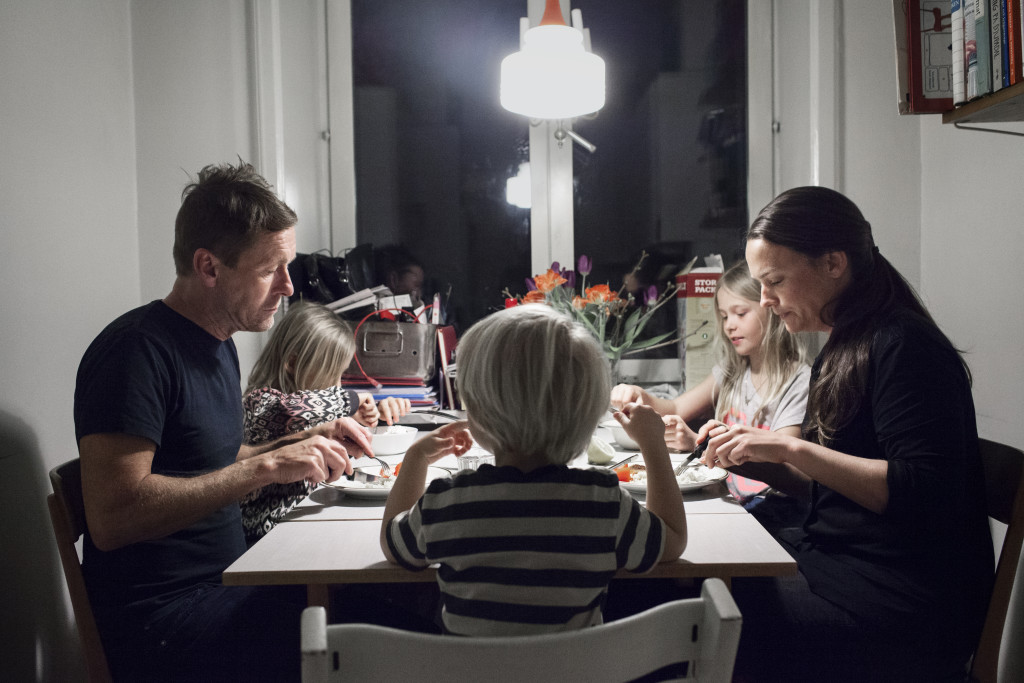 foto : joneng : 20160315 stockholm. ulf och sofia som varit ett par i 20 r. pga den stora lderskillnaden mellan dem tvingades de smyga med sig krlek frsta ren. till serie om ktenskapet. foto: jonas eng