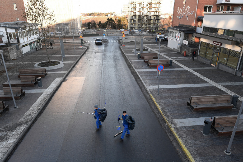 foto : urb : dokument jrvafltet. bilder bl.a frn platsen dr den senaste skjutningen var... foto urban andersson