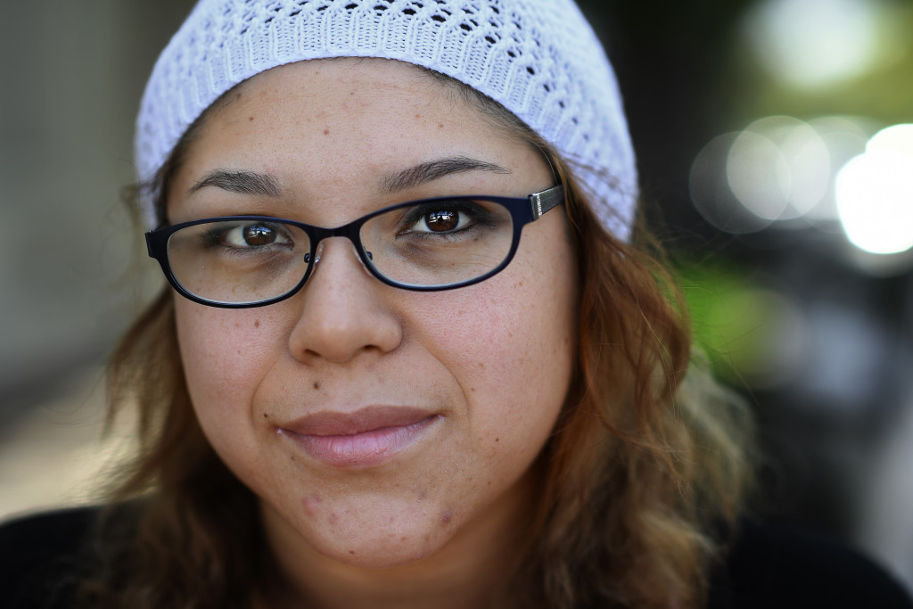 brigette perez arbetar p en kedja som serverar japansk snabbmat, de ringer in henne nr hon behvs. reston, 11, sger att han vill bli racerfrare och konstnr, damari, 8, arkeolog. och hr ocks med dottern