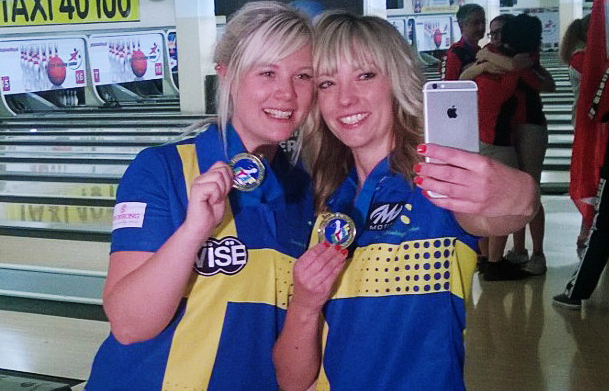 joline persson-planefors och nina flack. em-guld bowling.