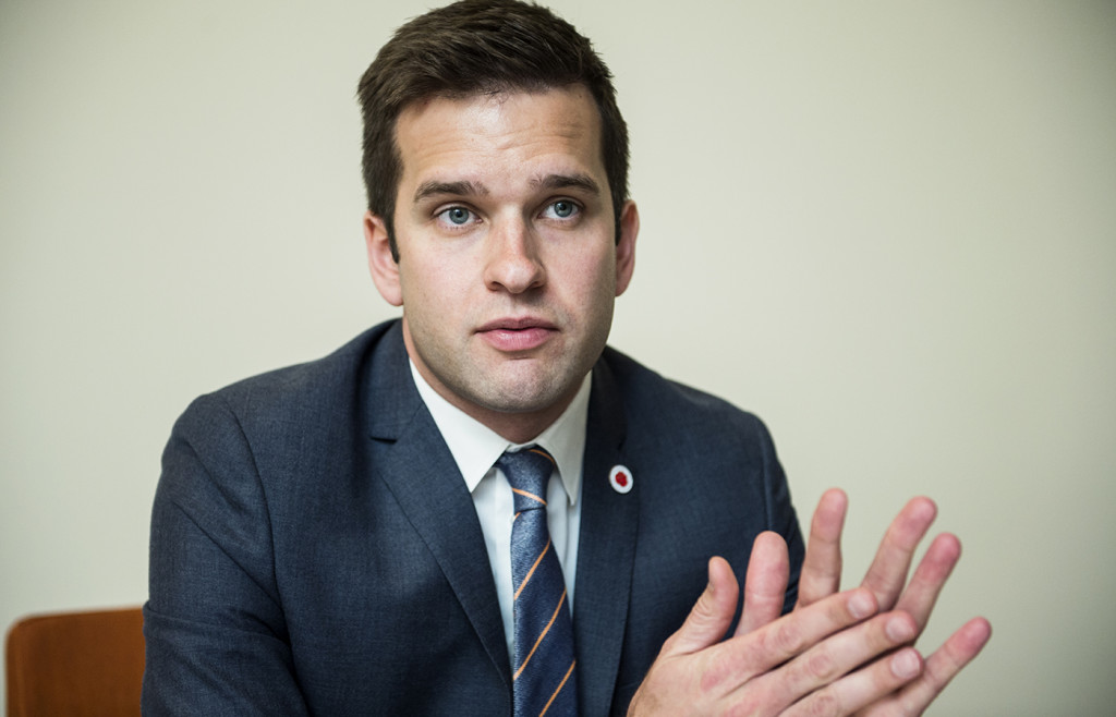 gabriel wikström, politiker (s) sverige folkhälso-, sjukvårds- och idrottsminister,