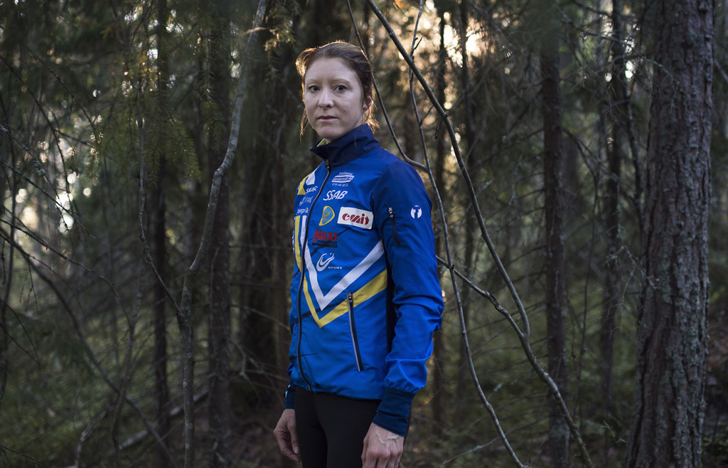 #mensendå. menstruationens påverkan på dagsformen för idrottare. foto : anna tärnhuvud : maria rydqvist, skidåkerska. till mensprojektet för sporten med petra thoren.
bildgrupp mensprojekt.