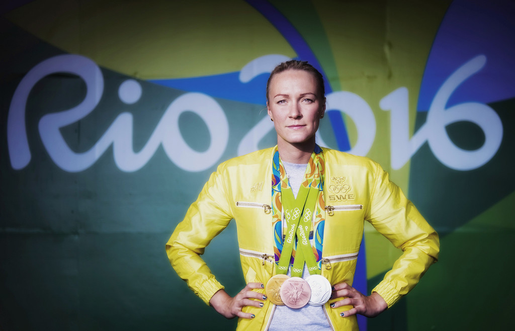 os 2016 i rio. simning, sarah sjöström, simmare sverige, med sina tre medaljer. tävling action