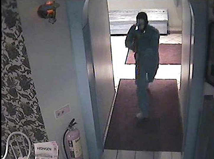 två personer, 21-årige petar petrovic och 25-årige hussein chit sköts till döds och åtta personer skadades när två personer med automatvapen öppna eld inne på restaurangen vår krog och bar på vårväderstorget i bostadsområdet biskopsgården på hisingen i göteborg den 18 mars 2015. åtta män i åldrarna 19-28 år är misstänka för morden. mördarna
