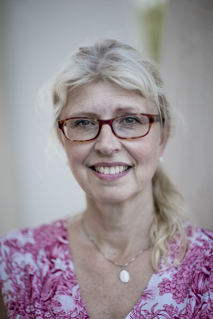 foto : anders deros : dokument om biskopsgrden. maria wallin, sociolog, strategisk analytiker. text: peter kadhammar. foto: anders deros