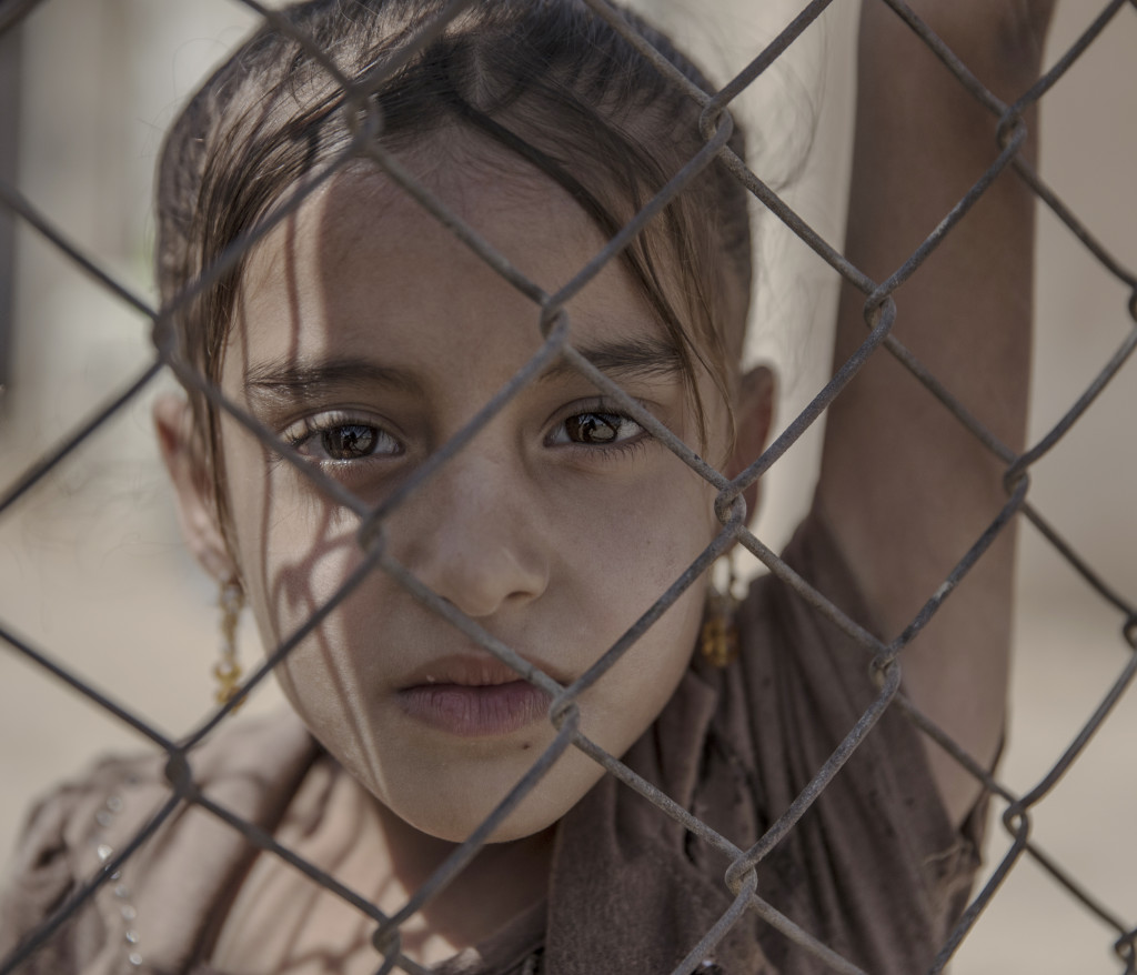 foto : magnus wennman : irak. debaga flyktinglger ligger utanfr mosul och erbil i norra irak. hit kommer mest internflyktingar som flyr kriget och is terror. lgret r redan verfullt och snart vntar mnga fler flyktingar nr den irakiska armen tillsammans mer kurdiska persmerga vntas sl till mot det starka is-fstet mosul.