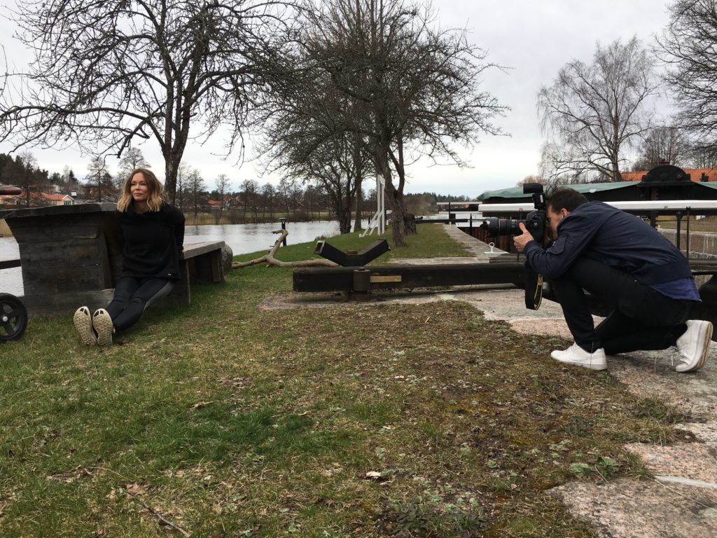 Actionfotografen Peter Wixtröm i sitt livs form plåtar alternativa övningar för dina barnvagspromenader.