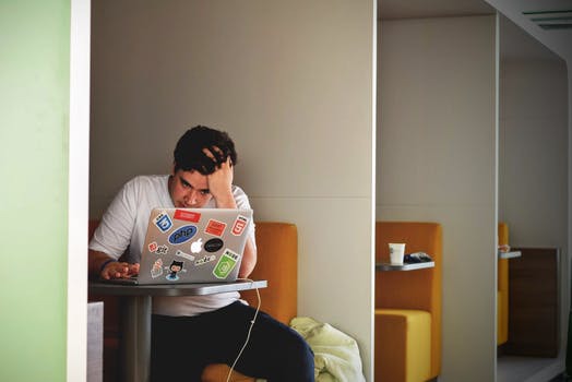 Stressad? Använd appen och träna igenom hela kroppen på endast 7 minuter.