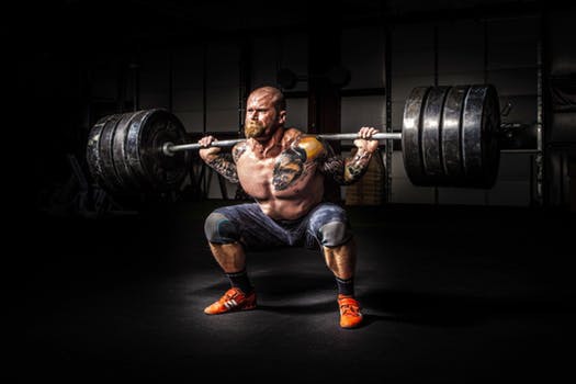 Älskar du gymmets benpressmaskin men avskyr knäböj? Då är det hög tid att variera dina träningsrutiner.