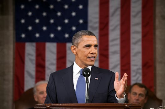 Barrack Obama uppgav att han under hela sitt presidentskap tränade 45 minuter – sex gånger i veckan. En bedrift som givetvis hade varit omöjlig att förverkliga om inte fysiska aktivitet tillåtits samspela med arbetsdagarnas fullspäckade scheman. Lyckades han - ja, då kan även du.