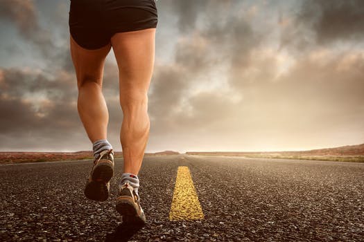 Inte tid med lågintensiva promenader och följsamma joggstunder? Vrid upp tempot - din förbränning kommer tacka dig för insatsen.