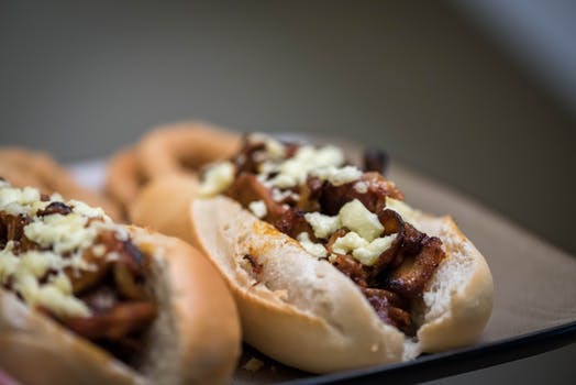 Välj smart. Mörkt bröd, massvis med grönsaker och smalare proteinkällor gör underverk!