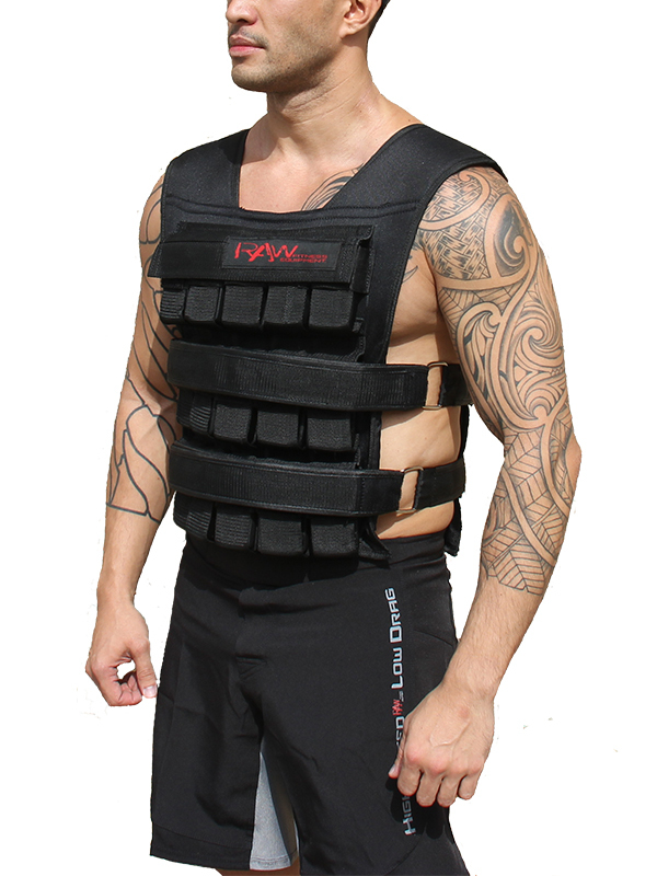 Se till att viktvästen kan sitta tight mot kroppen och helst vara ställbar mellan 1-20 kg. Bild lånad från: rawfitness.com
