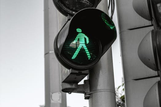 I tidsnöd och hinner inte till gymmet? Låt raska promenader rädda vardagsträningen.