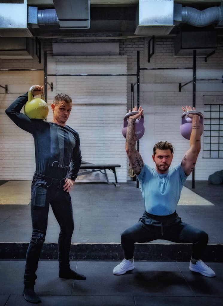 En fotograf som vunnit årets bild och snubben som är en av landets mest lästa träningsskribenter... Eller två idioter ensamma i ett gym. Ibland är skillnaden hårfin.