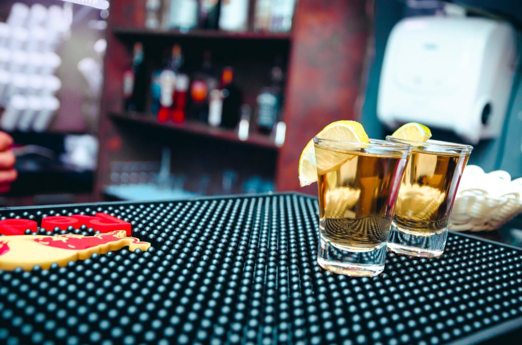 Kan verkligen en tequila-shot gynna kampen mot övervikt? Ny forskning avslöjar.