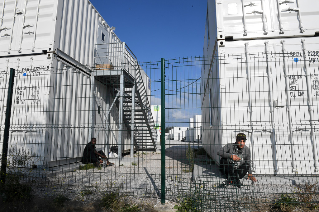 foto : urb : nya murarna i europa djungel och stngslen runt frjeomrdet i calais foto urban andersson