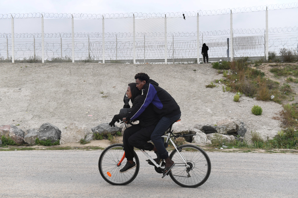 foto : urb : nya murarna i europa djungel och stngslen runt frjeomrdet i calais foto urban andersson