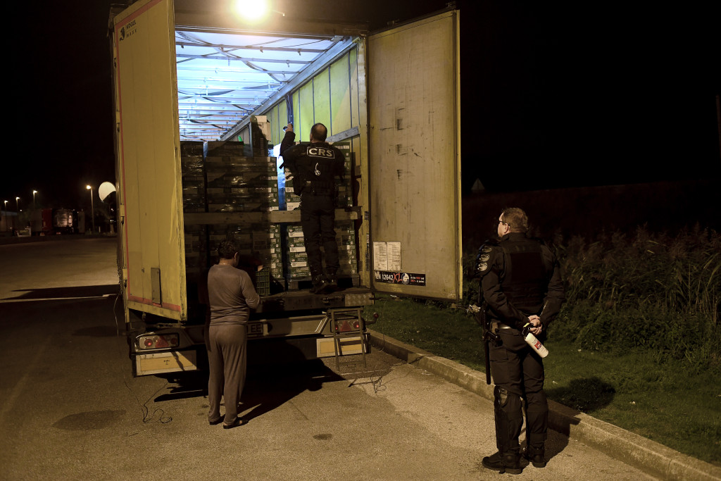 foto : urb : nya murarna i europa djungel och stngslen runt frjeomrdet i calais foto urban andersson