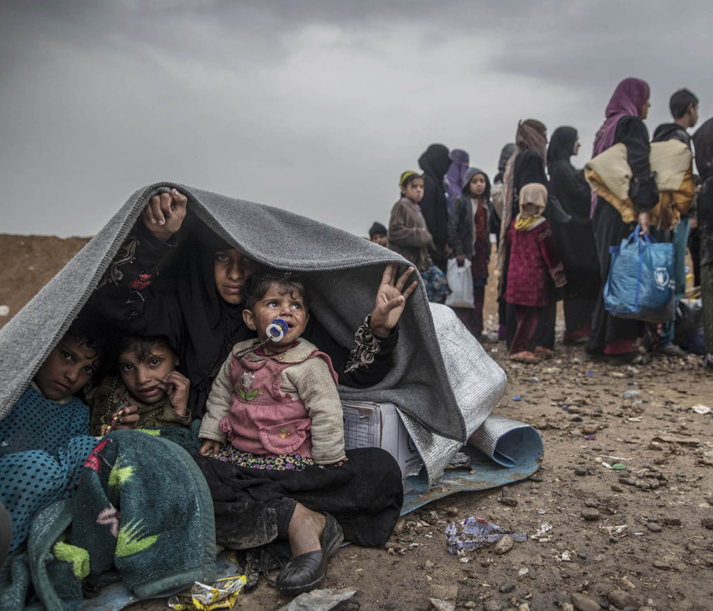 foto : magnus wennman : mosul, irak. flyktinglägret hammam al-alil söder om mosul. hit anländer tusentals människor från de befriade delarna av västra mosul.