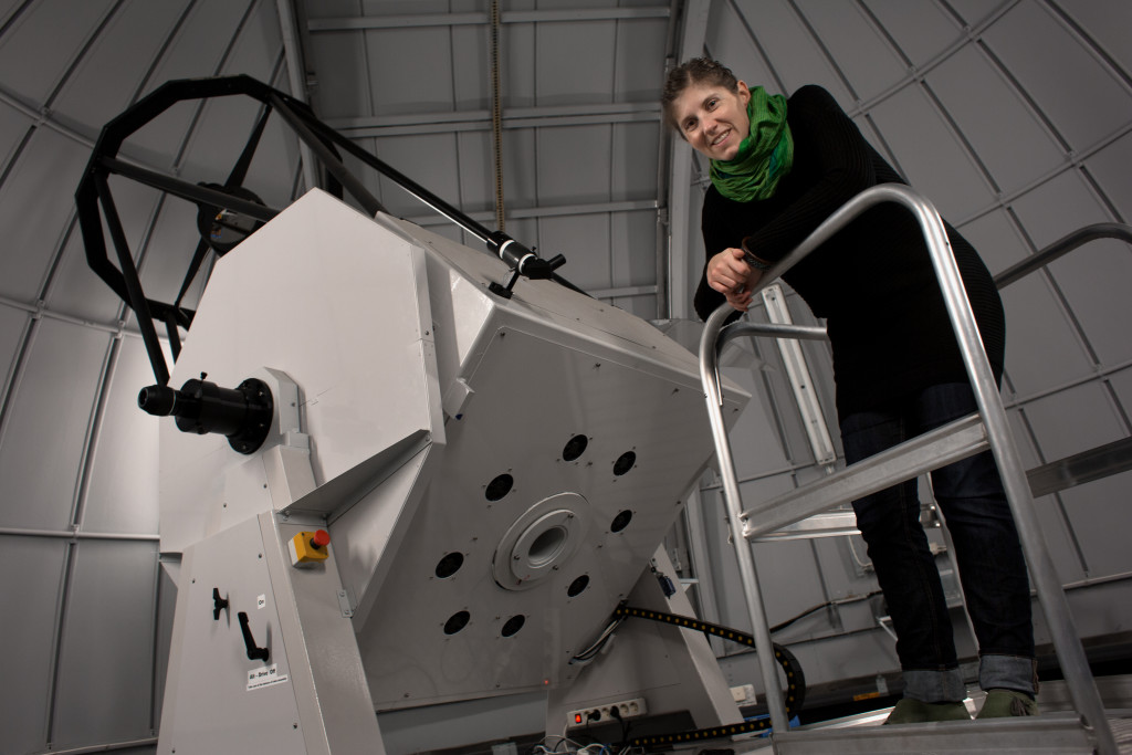 27/10-2016 Emily Frieland vid obseratoriekikaren på astronomiavdelningen på Nova Campus KTH i Stockholm.
Foto: Åke Ericson.