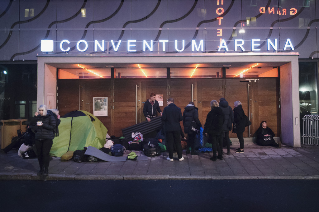 foto : anna tärnhuvud : kent the fans på kents spelning i örebro. till kentbibeln.