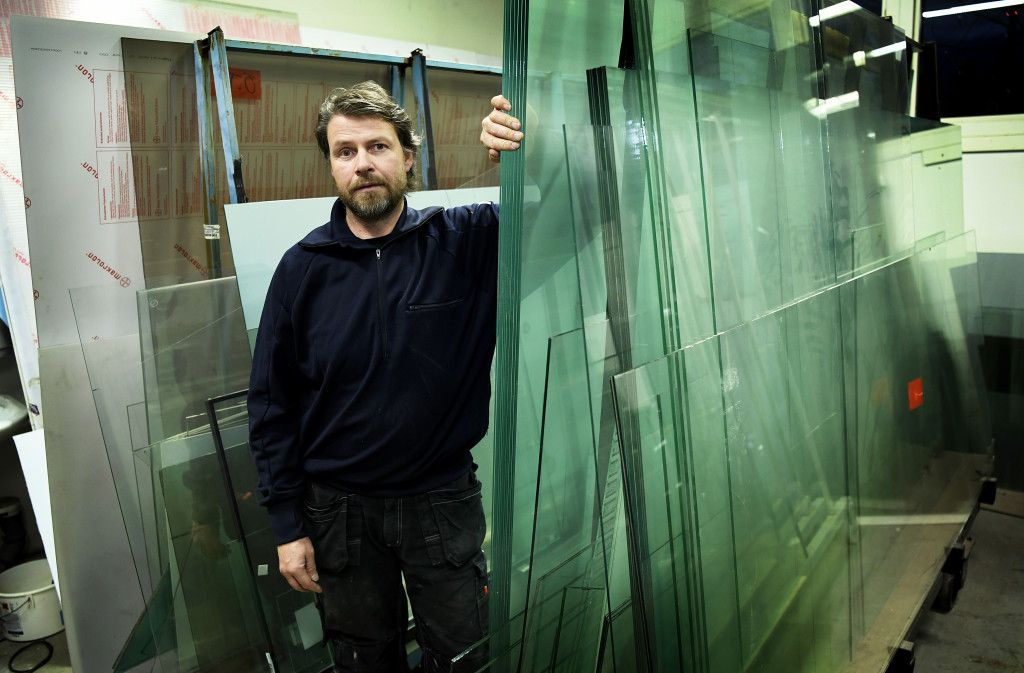 arbetsfrmedlingen i vertorne + peter larssons glasmsteri foto : bjoli : reportage om arbetsfrmedlingen, vertorne .glasmstare peter larsson