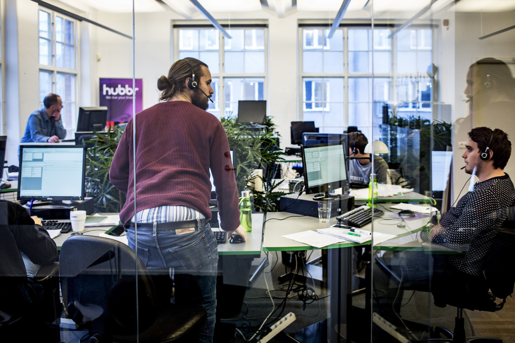 foto : gustav mrtensson : 11-2016. stockholm.
ageris call center och hubbr call center i stockholm. till kadhammars reportage om arbetsmarknaden.
foto: gustav mrtensson