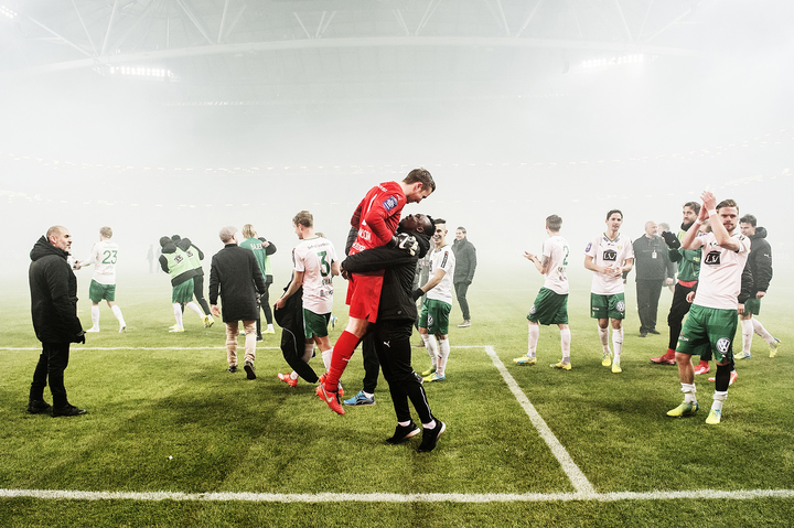 svenska cupen, kvartsfinal. aik - hammarby if, 3 - 5, ögmundur kristinsson, fotbollsspelare island målvakt hif, avgjorde med sin straff. match action derby glad jublar
