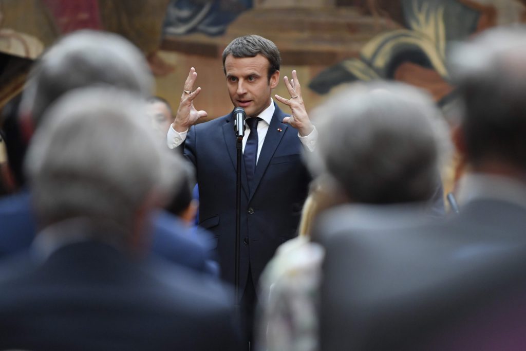TOPSHOT - French President Emmanuel Macron delivers a speech before a concert by the Pierre Claver Association at the Elysee Palace in Paris on July 25, 2017. / AFP PHOTO / EPA / Julien de Rosa / TT / kod 444