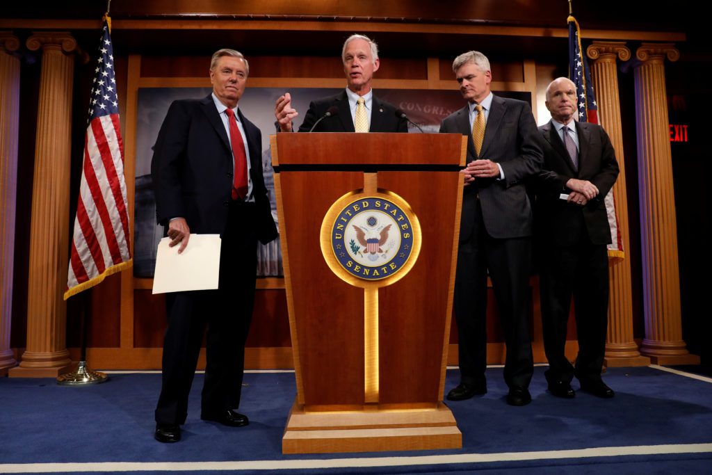 WASHINGTON 2017-07-27
Senator Ron Johnson (R-WI), accompanied by Senator Lindsey Graham (R-SC), Senator Bill Cassidy (R-LA) and Senator John McCain (R-AZ), speaks during a press conference about their resistance to the so-called "Skinny Repeal" of the Affordable Care Act on Capitol Hill in Washington, U.S., July 27, 2017. REUTERS/Aaron P. Bernstein TPX IMAGES OF THE DAY
Photo: / REUTERS / TT / kod 72000