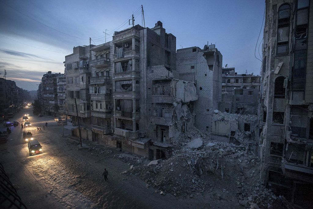 foto : narciso contreras : in this thursday, nov. 29, 2012 photo, night falls on a syrian rebel-controlled area as destroyed buildings, including dar al-shifa hospital, are seen on sa'ar street after airstrikes targeted the area last week, killing dozens in aleppo, syria. (ap photo/narciso contreras)