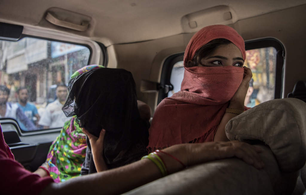 tv miljoner barn i vrden utnyttjas i sexhandel. gb-road i new delhi r ett av vrldens vrsta bordellomrden